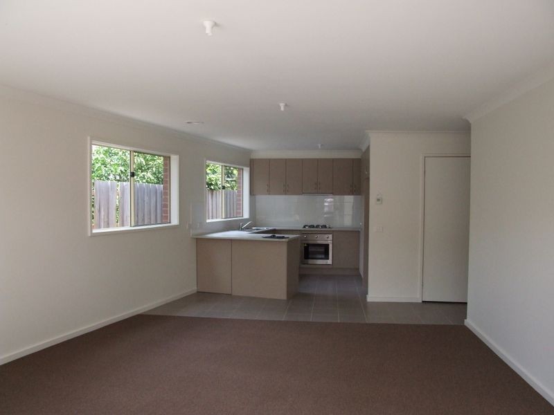 2/90 Rebecca Street, Doveton VIC 3177