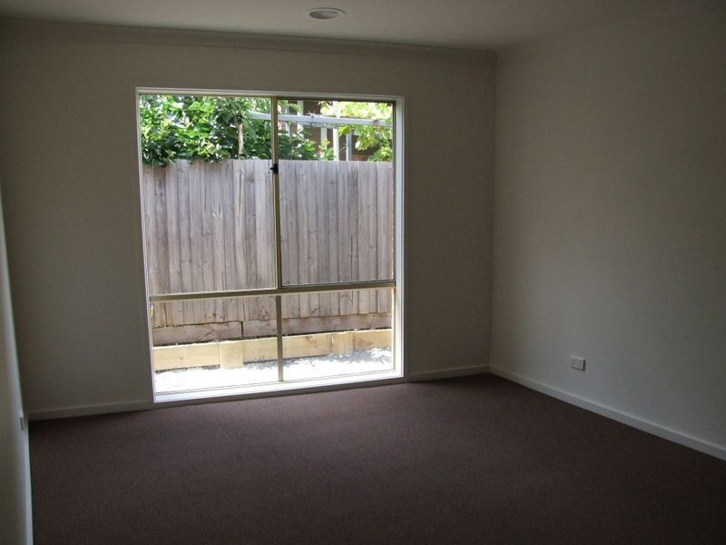 2/90 Rebecca Street, Doveton VIC 3177