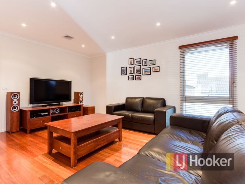 16 Orton Rise, Endeavour Hills VIC 3802