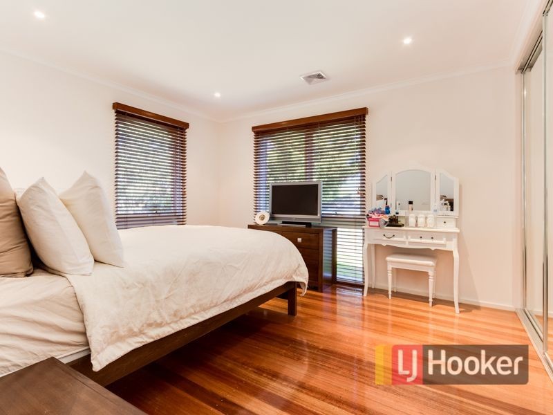 16 Orton Rise, Endeavour Hills VIC 3802