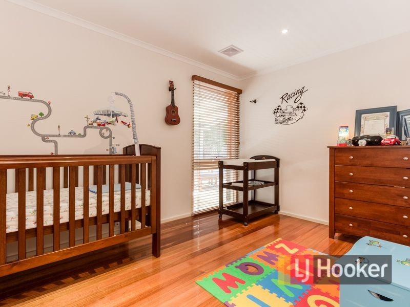 16 Orton Rise, Endeavour Hills VIC 3802