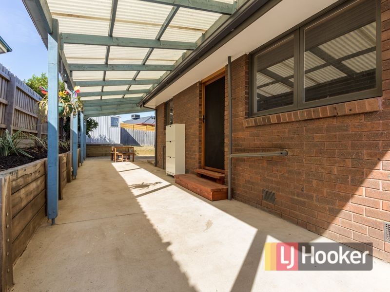 16 Orton Rise, Endeavour Hills VIC 3802