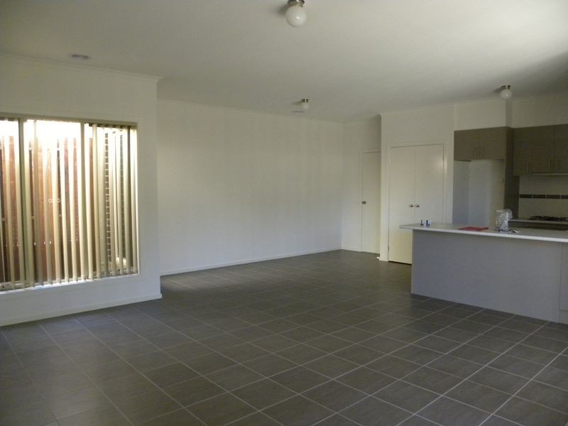 19 Tranquil Lane, Cranbourne North VIC 3977