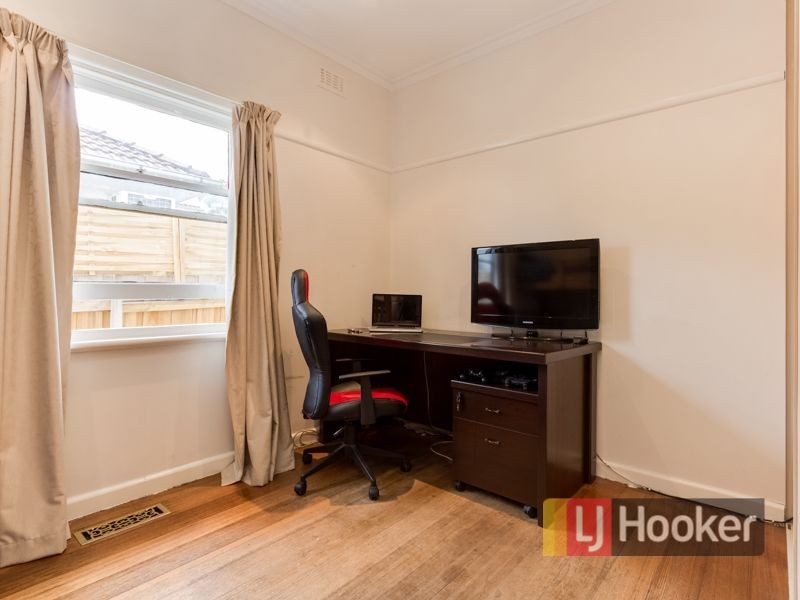 4 Wallace Avenue, Dandenong VIC 3175