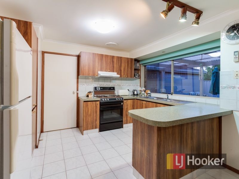 6 Dundee Court, Endeavour Hills VIC 3802