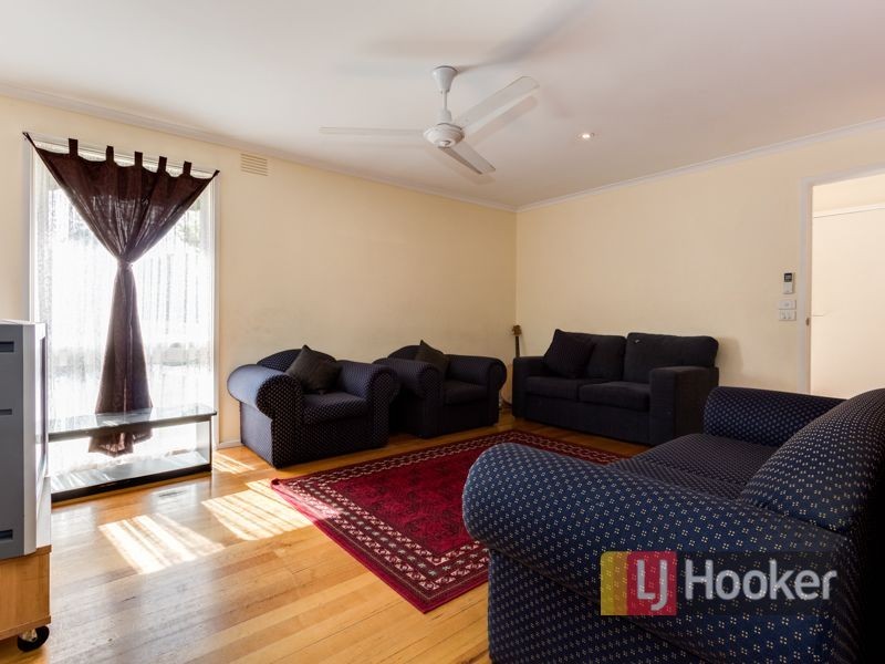 24 Ravenhill Crescent, Endeavour Hills VIC 3802