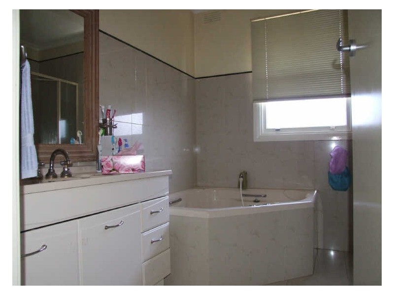 22 Koonalda Grove, Dandenong North VIC 3175