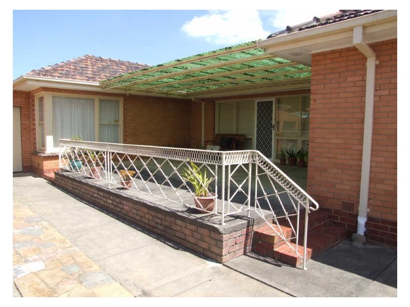 22 Koonalda Grove, Dandenong North VIC 3175