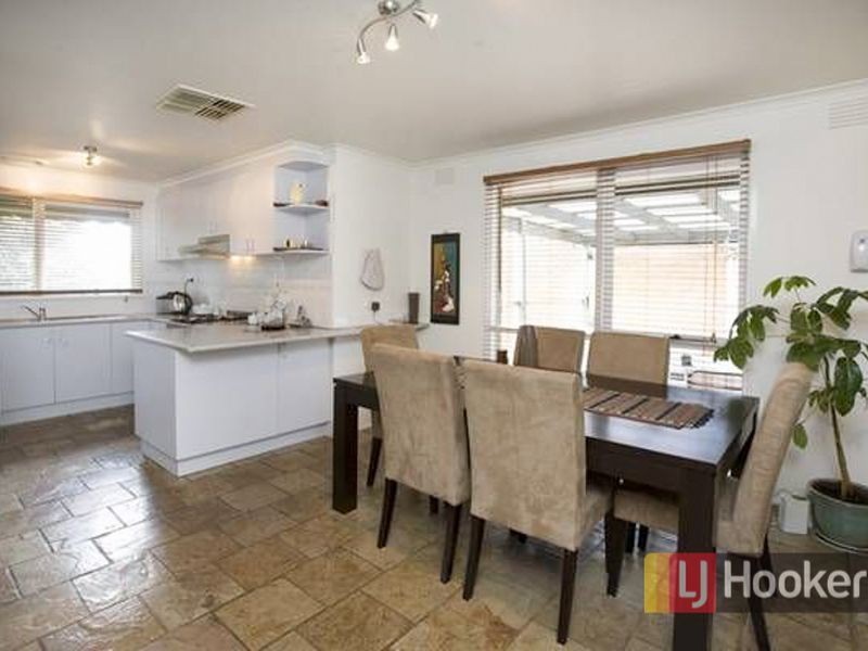 58 Crossdale Rise, Endeavour Hills VIC 3802