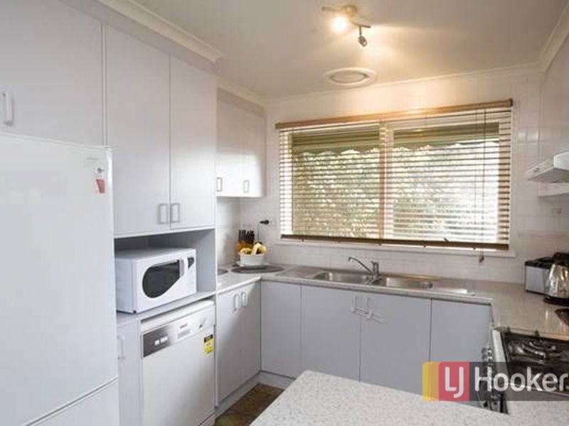 58 Crossdale Rise, Endeavour Hills VIC 3802