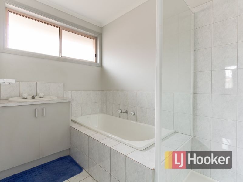 4 Tomasetti Crescent, Narre Warren VIC 3805