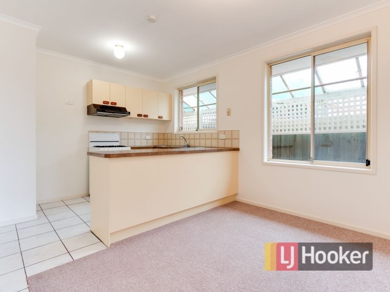 2/18 Parkview Close, Dandenong VIC 3175