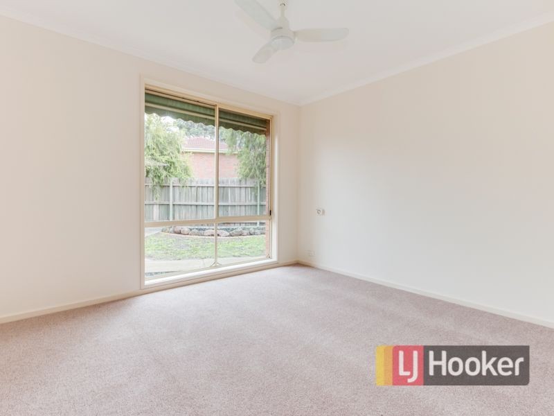 2/18 Parkview Close, Dandenong VIC 3175