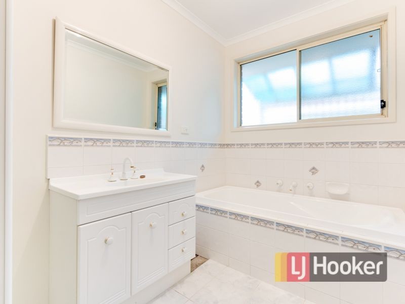 2/18 Parkview Close, Dandenong VIC 3175