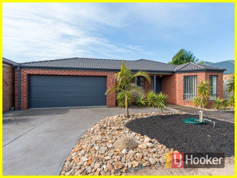 8 Cromwell Lane, Cranbourne East VIC 3977