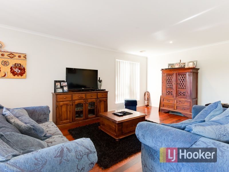 8 Cromwell Lane, Cranbourne East VIC 3977