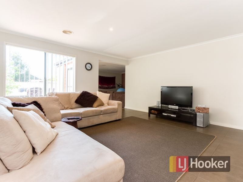 8 Cromwell Lane, Cranbourne East VIC 3977