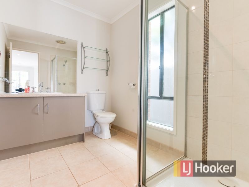 8 Cromwell Lane, Cranbourne East VIC 3977