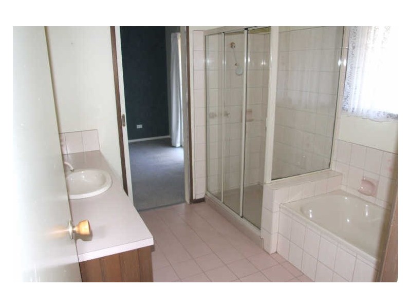 11 Debanne Court, Narre Warren VIC 3805