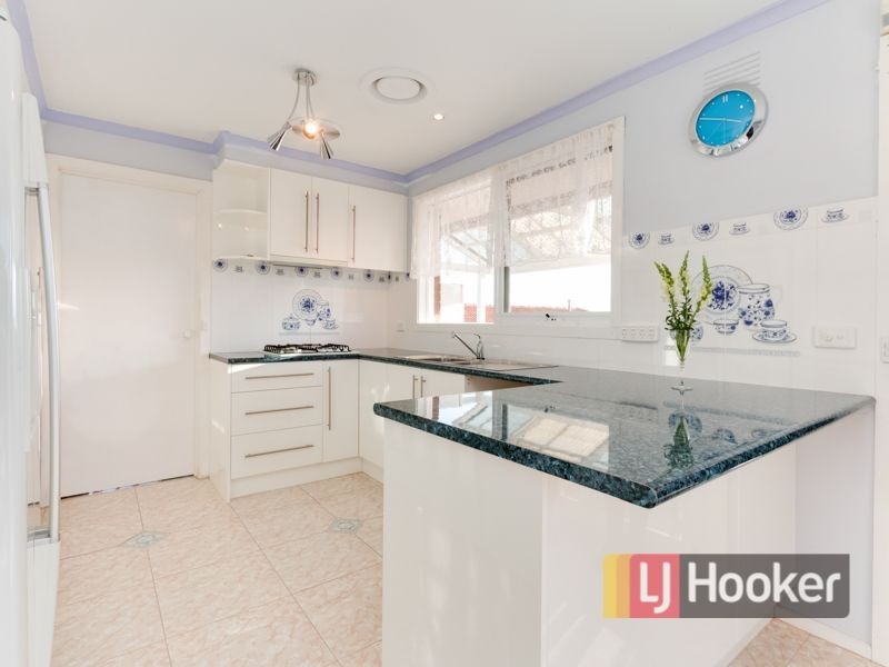 1 Endeavour Crescent, Endeavour Hills VIC 3802