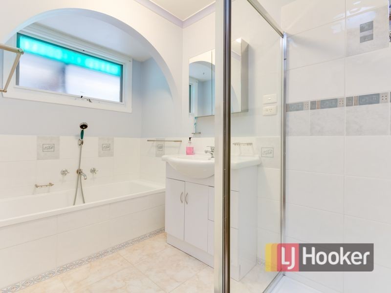 1 Endeavour Crescent, Endeavour Hills VIC 3802