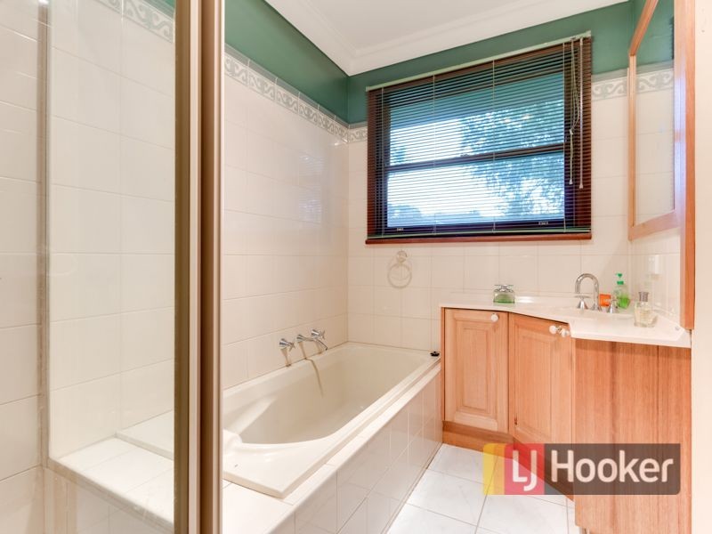 19 Amalfi Drive, Endeavour Hills VIC 3802