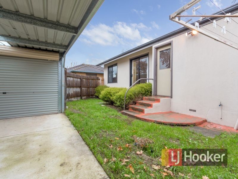 1/33 Latham Crescent, Dandenong North VIC 3175