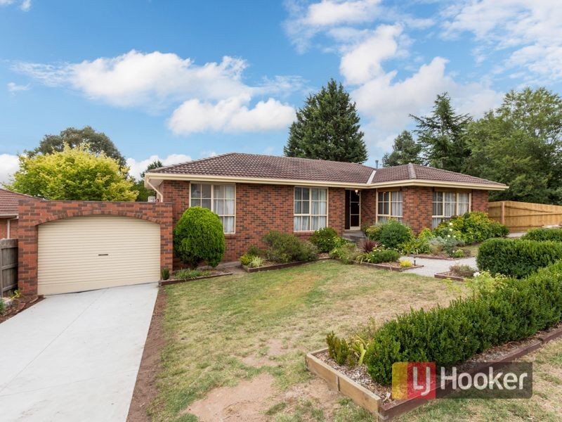 17 Skye Crescent, Endeavour Hills VIC 3802