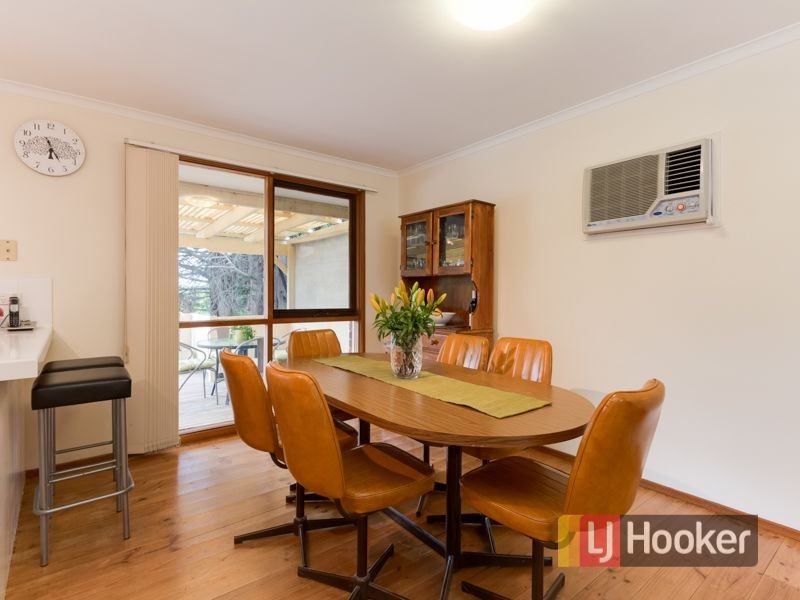 17 Skye Crescent, Endeavour Hills VIC 3802