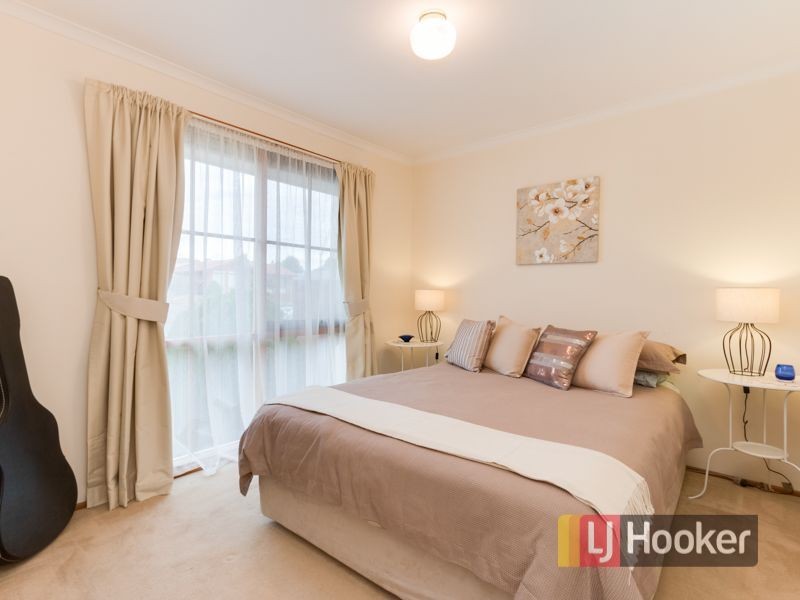 17 Skye Crescent, Endeavour Hills VIC 3802