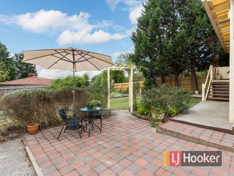 17 Skye Crescent, Endeavour Hills VIC 3802