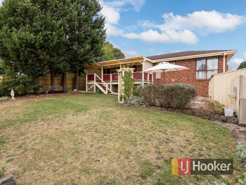 17 Skye Crescent, Endeavour Hills VIC 3802