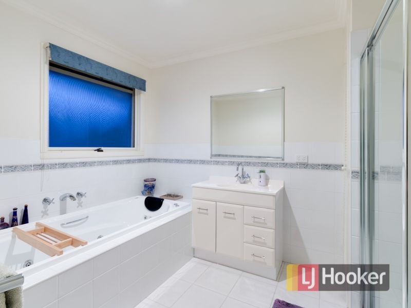 16 Churchill Park Drive, Ferntree Gully VIC 3156