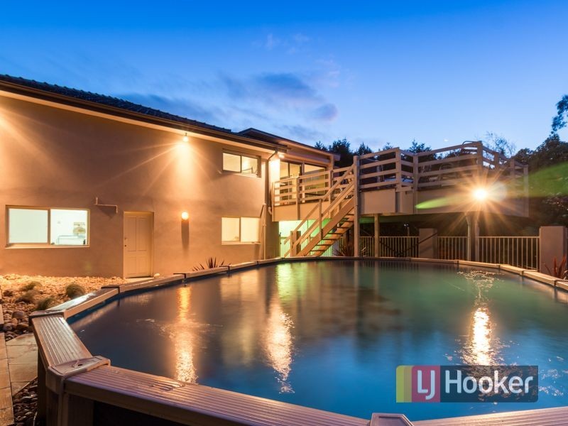 16 Churchill Park Drive, Ferntree Gully VIC 3156