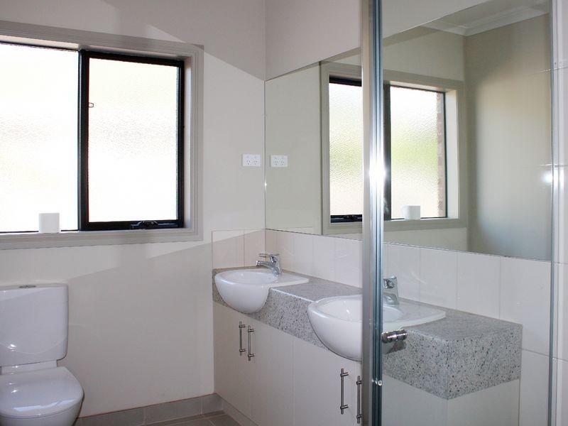 2/4 Seventh Avenue, Dandenong VIC 3175