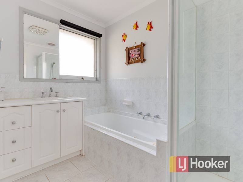 7 Hughes Close, Endeavour Hills VIC 3802