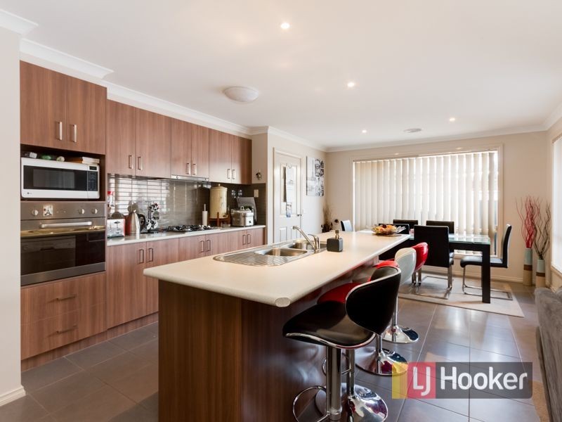 7 Rammer Way, Cranbourne East VIC 3977