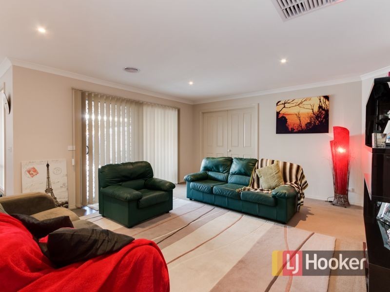 7 Rammer Way, Cranbourne East VIC 3977