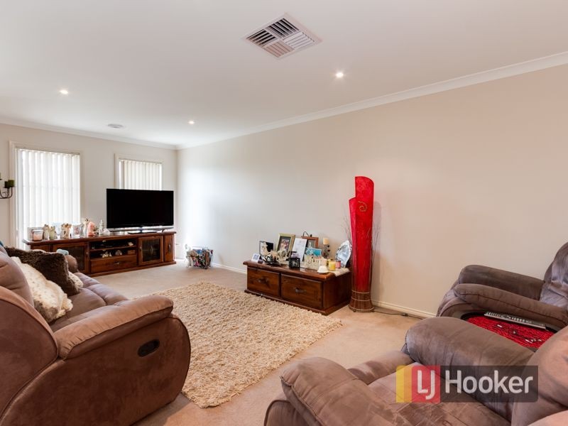 7 Rammer Way, Cranbourne East VIC 3977