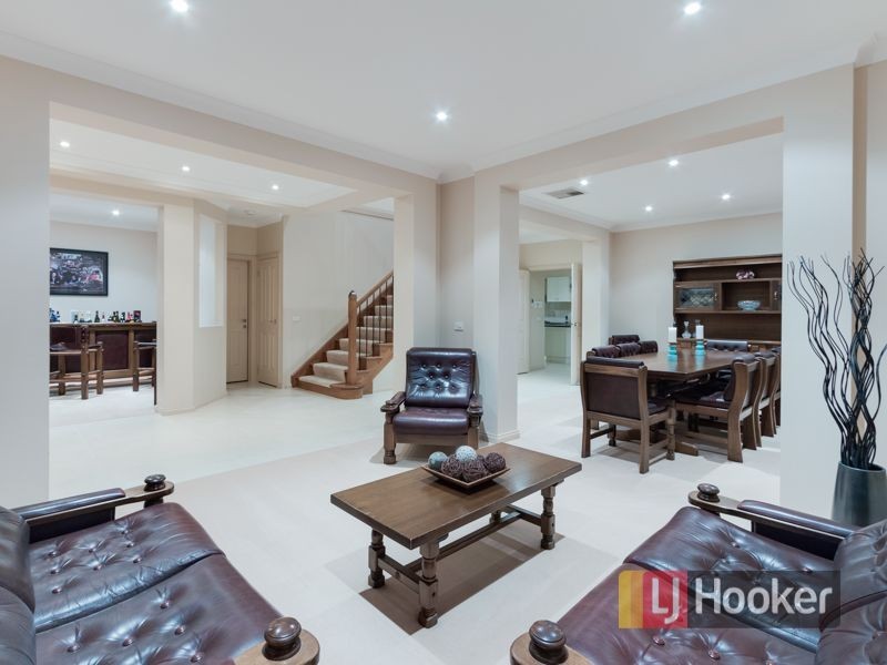 38 Joseph Banks Crescent, Endeavour Hills VIC 3802