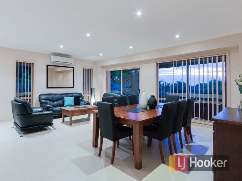 38 Joseph Banks Crescent, Endeavour Hills VIC 3802