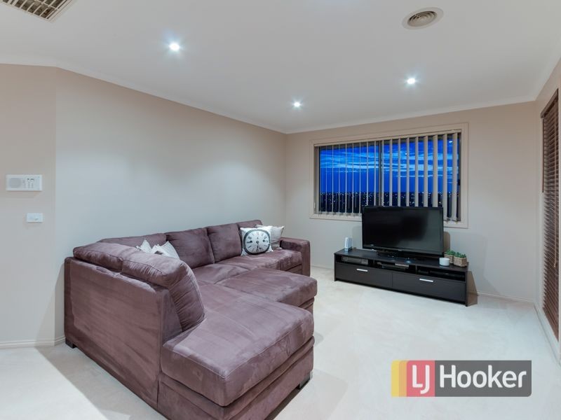 38 Joseph Banks Crescent, Endeavour Hills VIC 3802