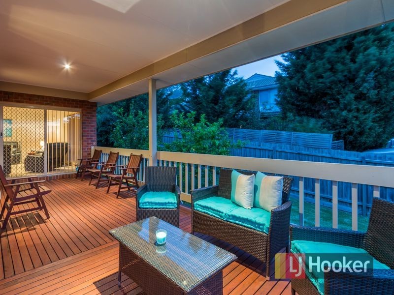 38 Joseph Banks Crescent, Endeavour Hills VIC 3802