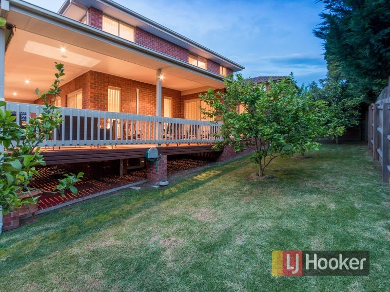 38 Joseph Banks Crescent, Endeavour Hills VIC 3802