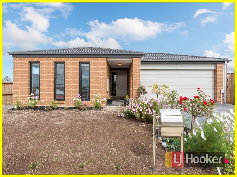 68 Mickleham Drive, Cranbourne North VIC 3977