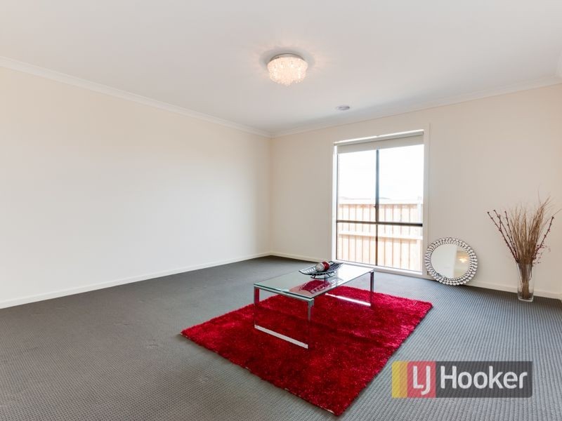 68 Mickleham Drive, Cranbourne North VIC 3977