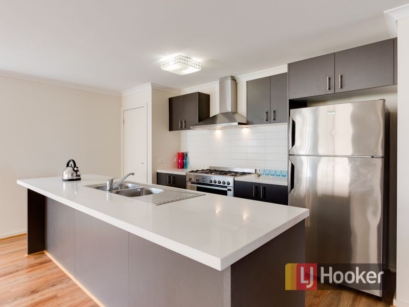 68 Mickleham Drive, Cranbourne North VIC 3977