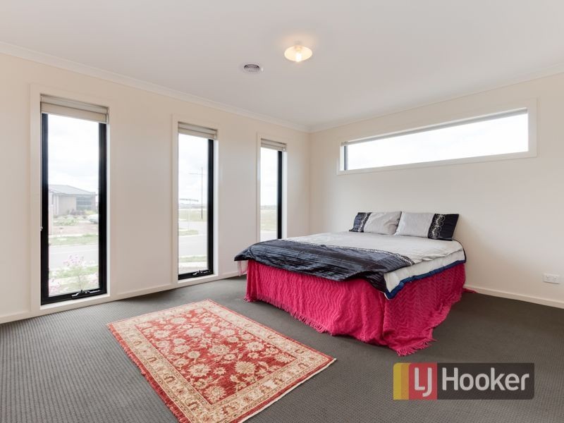 68 Mickleham Drive, Cranbourne North VIC 3977