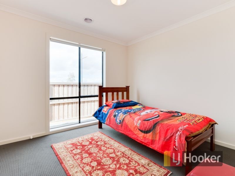 68 Mickleham Drive, Cranbourne North VIC 3977