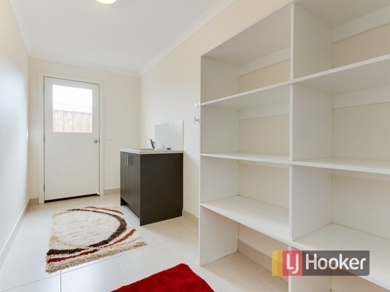 68 Mickleham Drive, Cranbourne North VIC 3977